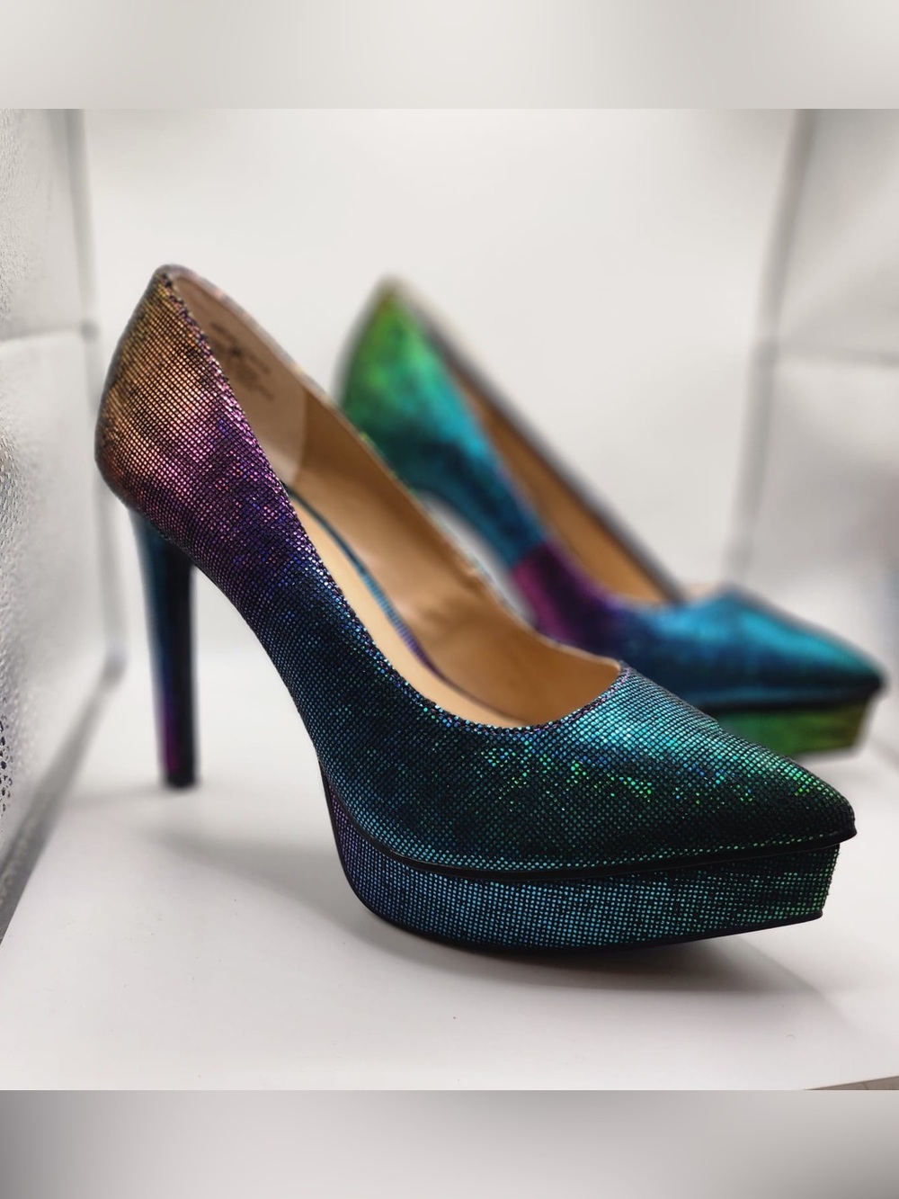 Thalia Sodi Joey Iridescent Rainbow Platform Pumps Holographic Heels Size 6